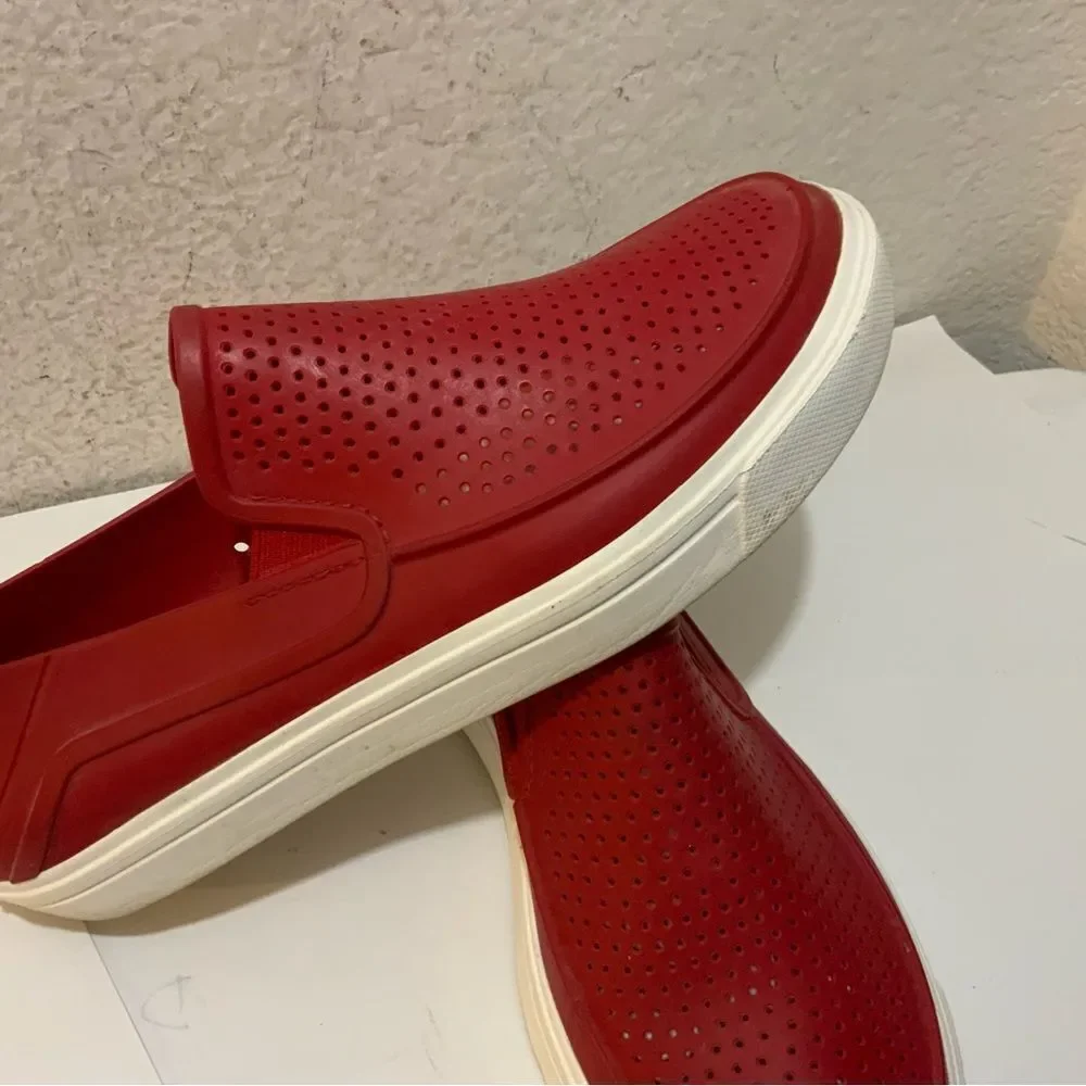 Crocs red white Men’s size 9